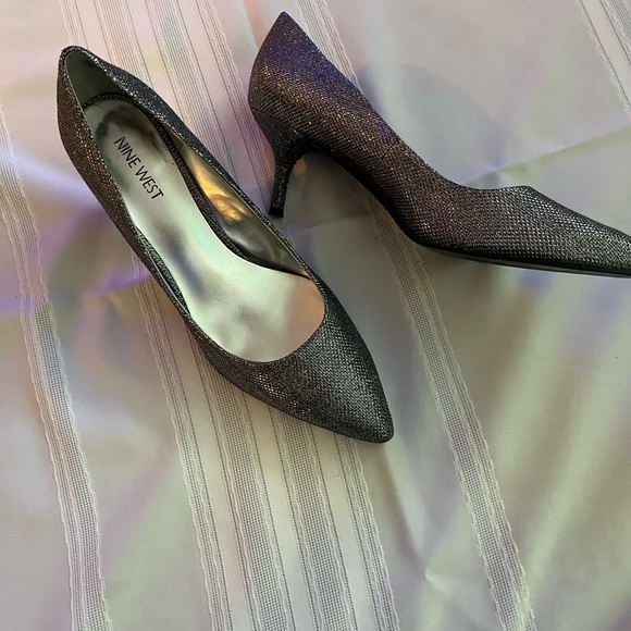 Ladies dress heels , size 8 silver - Picture 2 of 3